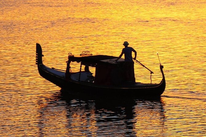 1 Hour Private Romantic Gondola Cruises in Banksia Beach - Why the private format matters