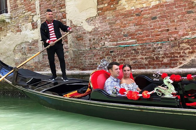 30-min Private Gondola Ride for up to 5 people - What the Gondolier May or May Not Do