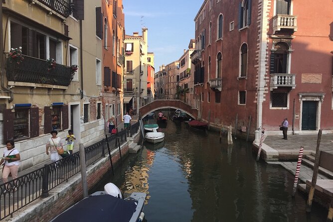 Best of Venice Private Tour: St. Mark's Doge Palace Gondola Ride - A fast introduction to Venice from Rialto