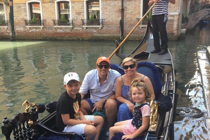 Best of Venice Private Tour: St. Mark's Doge Palace Gondola Ride - Timing, language, and practical planning