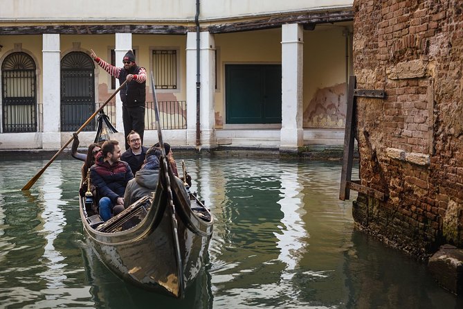 Charming Gondola Ride on the Grand Canal & Gondola Gallery™ - Peggy Guggenheim Collection from the water