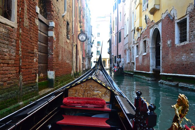 Charming Gondola Ride on the Grand Canal & Gondola Gallery™ - Gondola Gallery and the short VR presentation