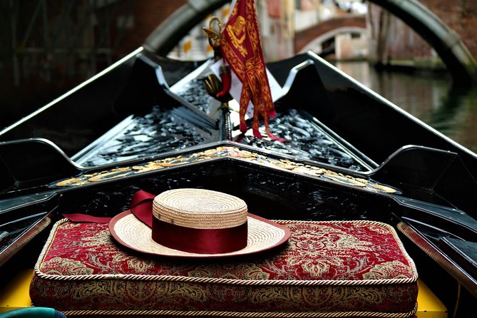 Classic 30-Minute Gondola Ride in Venice - Shared boat or private gondola?