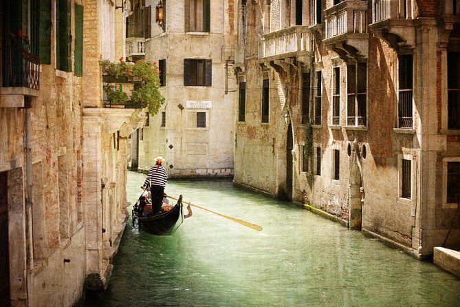 Classic 30-Minute Gondola Ride in Venice - The gondolier makes a big difference