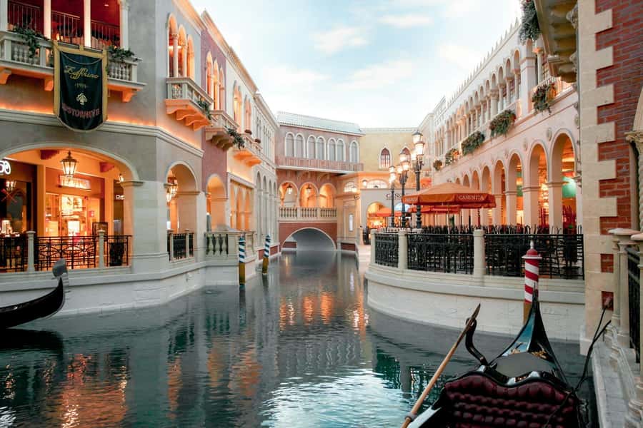 Doha City Tour, Villaggio Mall and Free Gondola Ride - Starting with spices and alleyways at Souq Waqif