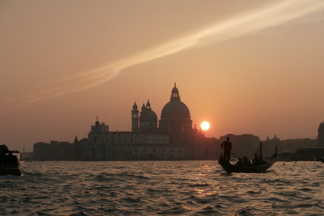 Enchanting Venice: Private Gondola Experience - The experience for families and couples
