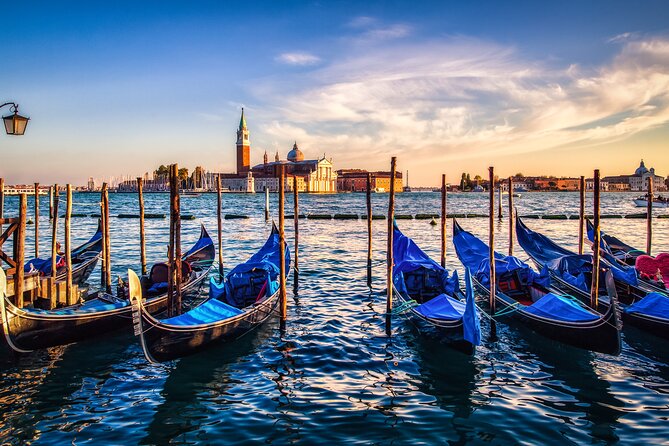 Explore the Canals on an Authentic Gondola Tour Venetian Dreams - Who will enjoy this gondola ride?