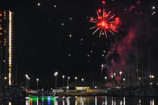 Fireworks Waikiki Gondola Cruise -lots of fun- - The hop-on hop-off trolley ticket