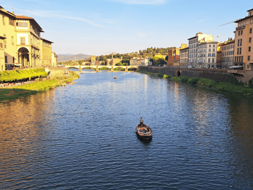 Florence: Guided Gondola Boat Tour with a Glass of Wine - Wine, aperitivo, and the right departure time