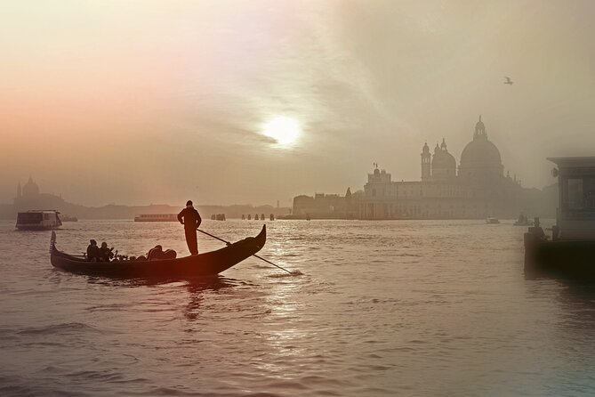 Gondola Ride & Doge's Palace Guided Tour in Venice - The 25 to 30-minute gondola ride