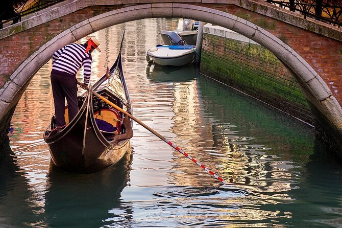 Gondola Ride & Doge's Palace Guided Tour in Venice - Doge’s Palace and the center of Venetian power