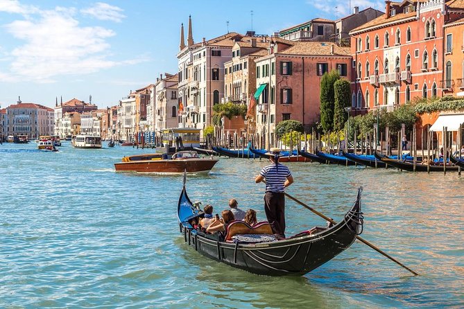 Grand Canal Gondola Experience with Live Commentary™ - What this gondola experience actually includes