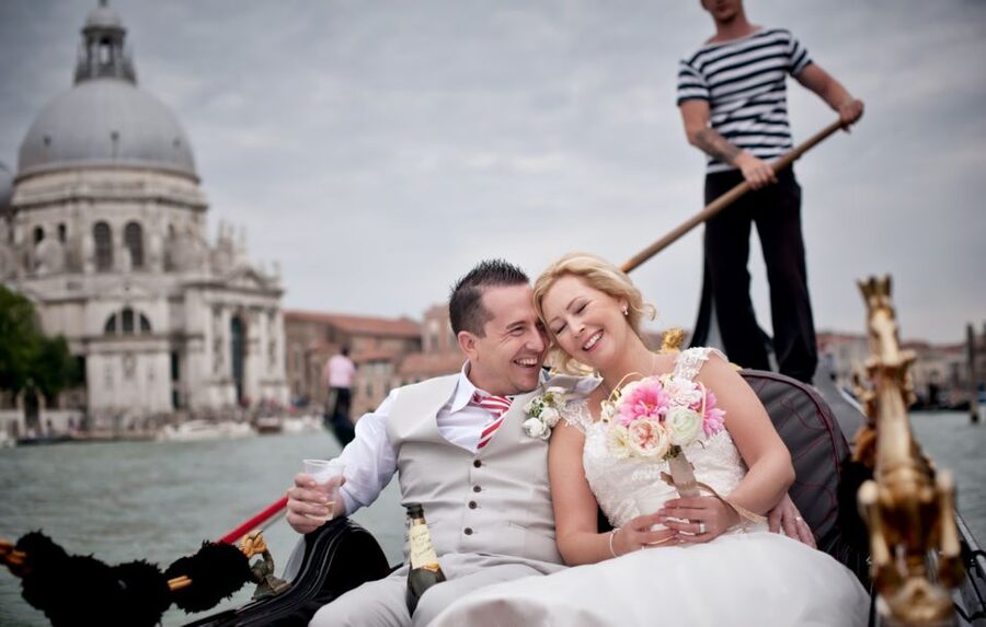 Grand Canal: Renew Your Wedding Vows on a Venetian Gondola - How the vow renewal works