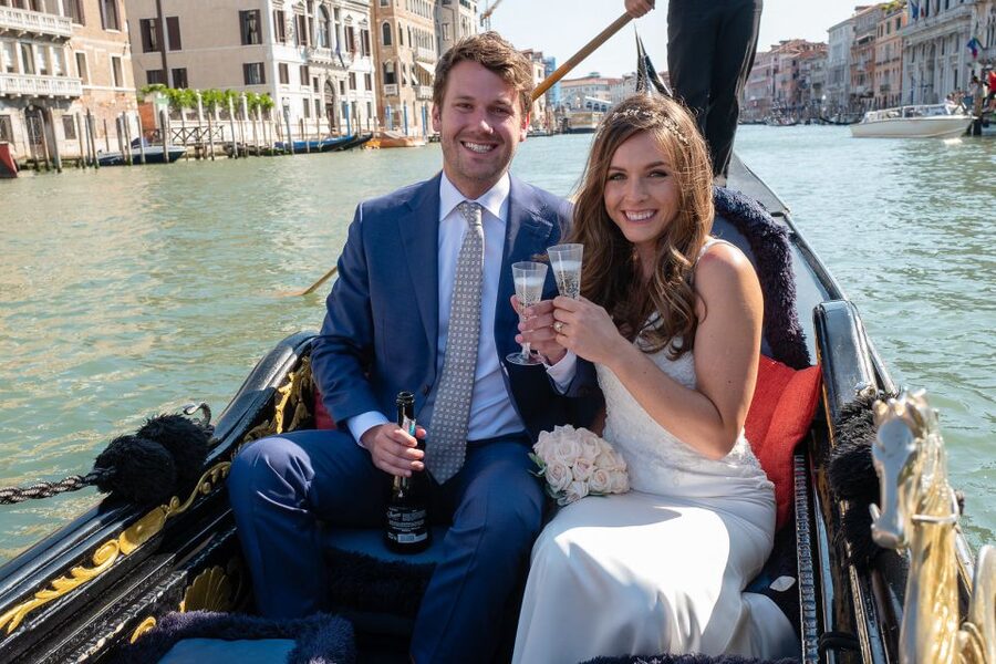 Grand Canal: Renew Your Wedding Vows on a Venetian Gondola - Photography and the cost of the occasion