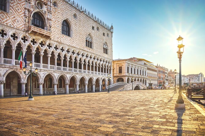 Grand Venice: Luxury Shore Excursion with Gondola from Ravenna - Crossing the Rialto Bridge