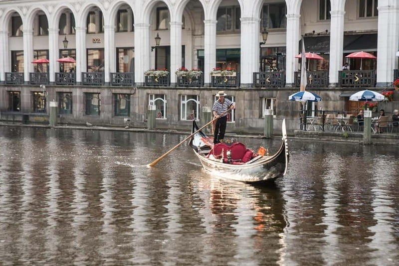Hamburg: Alster Lake public Tour in a Real Venetian Gondola - Key points to know before you go