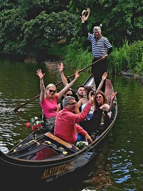 Hamburg: Alster Lake public Tour in a Real Venetian Gondola - Meeting the gondola at Ballindamm