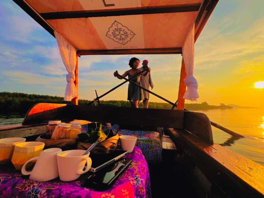 Ko Lanta: Sunrise Gondola Boat Ride with Breakfast - Mangrove wildlife at its busiest hour