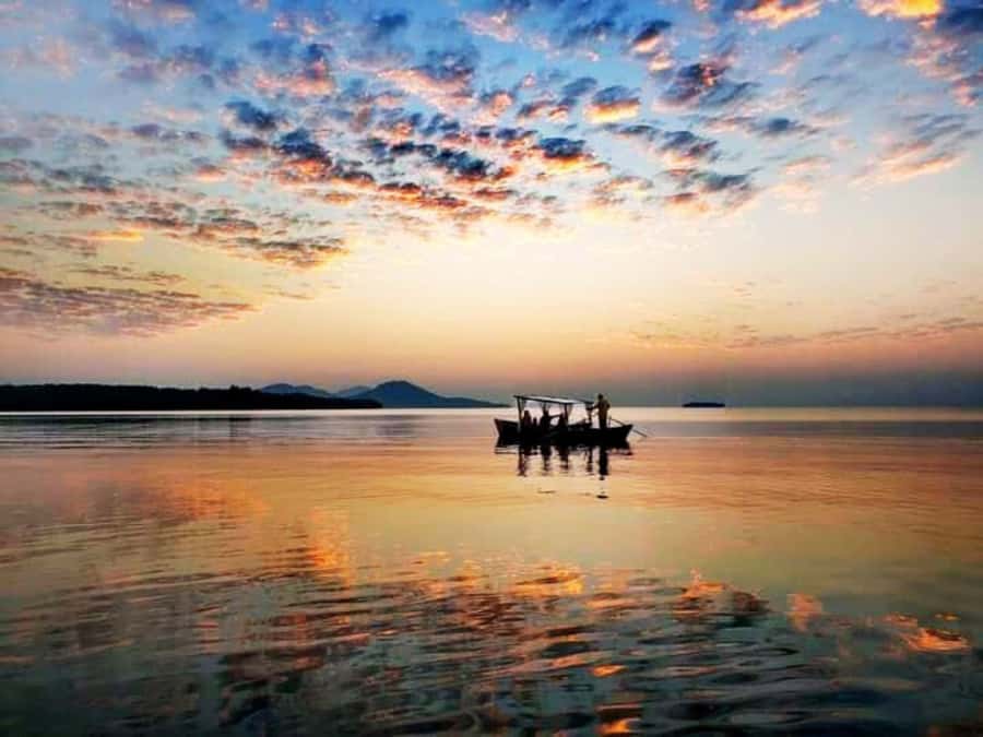 Ko Lanta: Sunrise Gondola Boat Ride with Breakfast - Returning to the pier by 8 AM