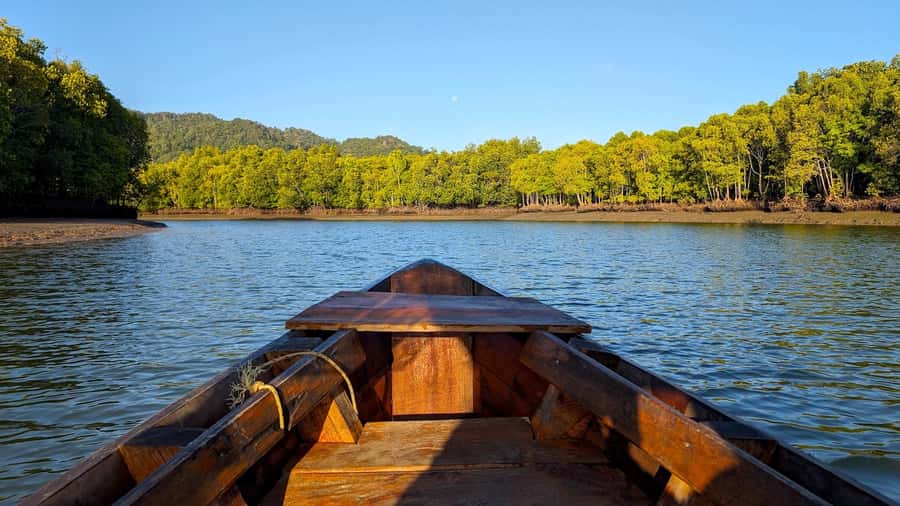 Koh Lanta: Romantic Sunrise Private Gondola Tour - Breakfast served from the boat
