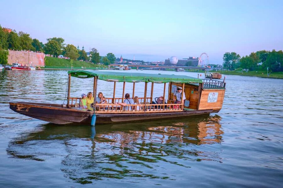 Krakow: Evening or Night Gondola Cruise - CRICOTEKA, Podgórze, and the modern riverfront