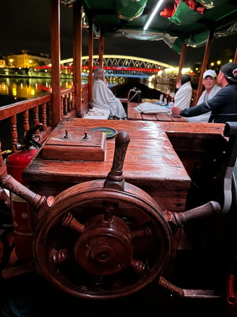 Krakow: Evening or Night Gondola Cruise - The audio guide and the limits of commentary