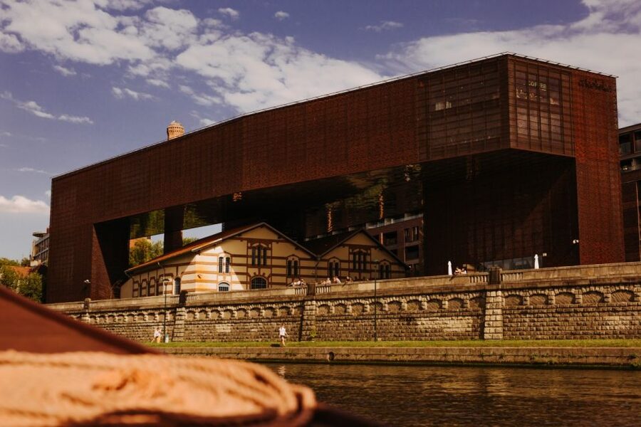 Krakow: Vistula Night Cruise by Gondola w/ Audio Commentary - Drinks, blankets, and the practical details