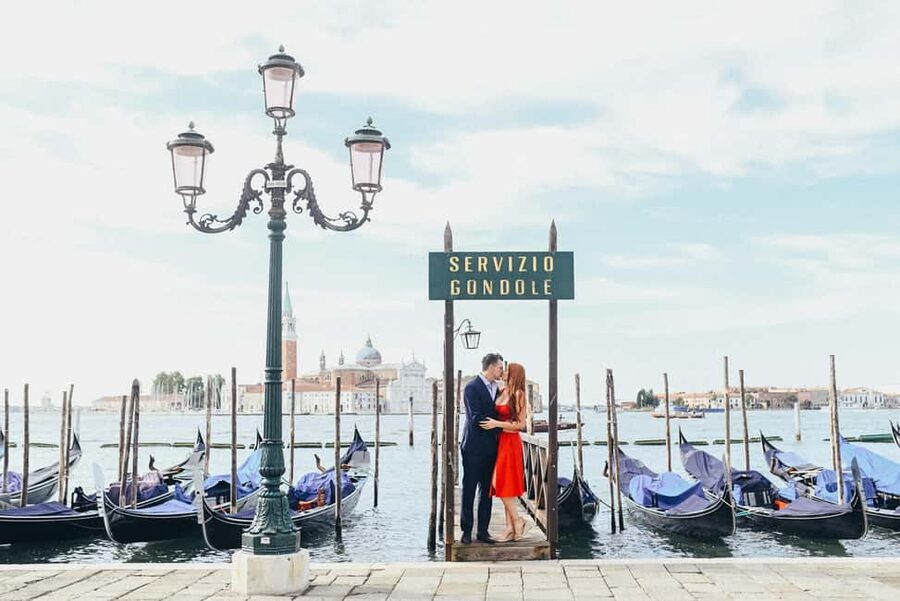 LAND & GONDOLA PHOTOSHOOTING - Starting at Caffè Florian and St. Mark’s Square