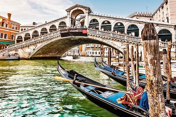Morning Magic: Venice City Walk and Gondola Tour - Ponte de le Ostreghe and small canal details