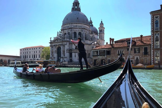 Morning Walking Tour of Venice with Gondola Ride - Walking Venice before the crowds close in