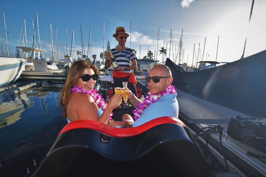 Oahu: Luxury Gondola Cruise with Drinks and Pastries - Key points to know before booking