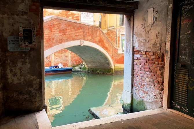 One-Day Venice: Skip-the-Line St. Mark’s Basilica, Walk & Gondola - The gondola ride: romantic setting, practical expectations