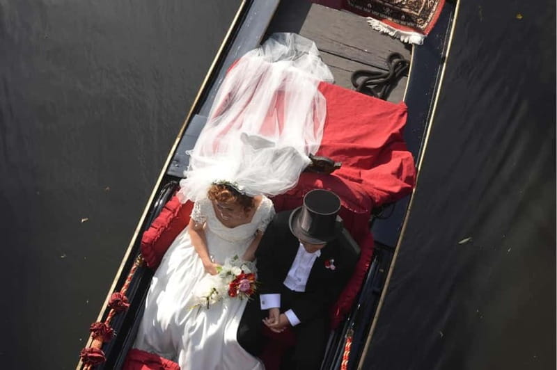 Private Alster Lake romantic Tour in a Real Venetian Gondola - Ballindamm to the Alster arcades