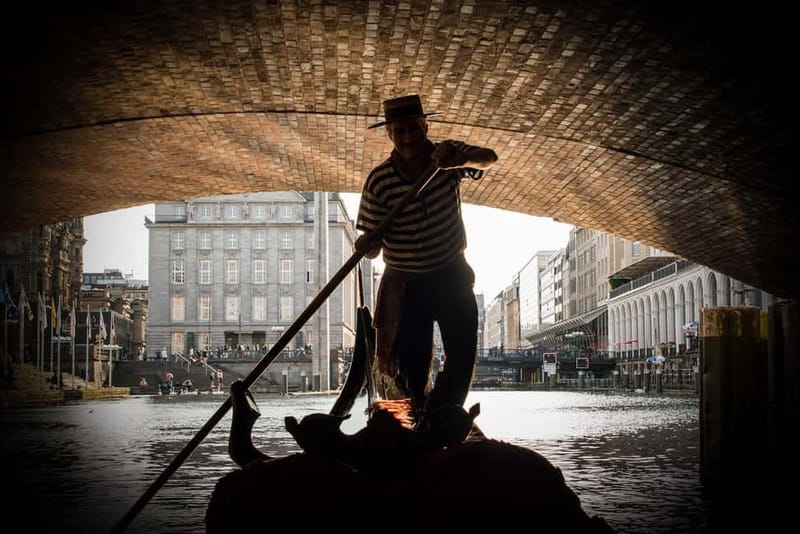Private Alster Lake romantic Tour in a Real Venetian Gondola - The 60-meter Alster Fountain