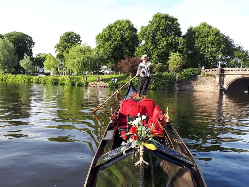 Private Alster Lake romantic Tour in a Real Venetian Gondola - Passing under the old Lombard Bridge