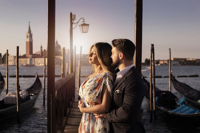 Private Gondola Ride and Photoshoot - Finishing at Rialto Bridge