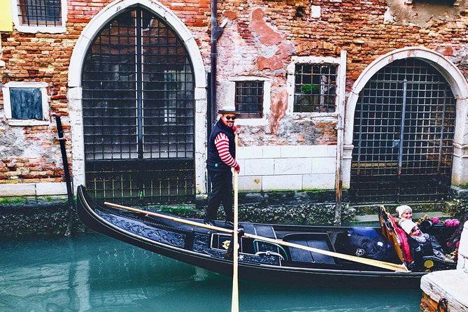 Private Gondola Ride in Venice - A private ride is not the same as a private guided tour