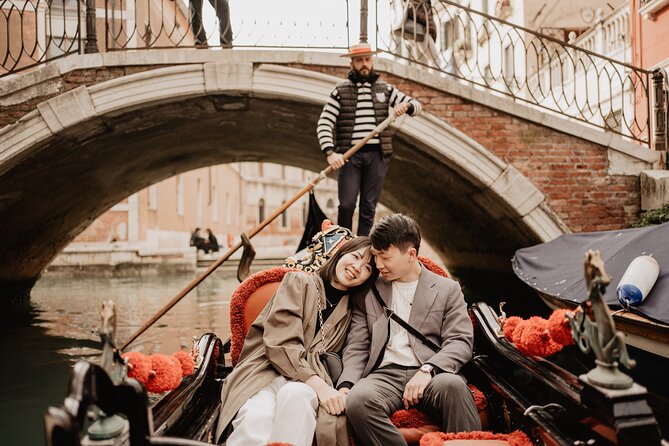 Private Gondola Ride with Professional Photographer in Venice - The photographers and the feel of the session