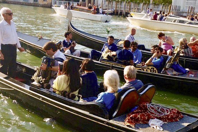 Private Gondola Ride with Serenade in Venice - This is sightseeing without a formal guide