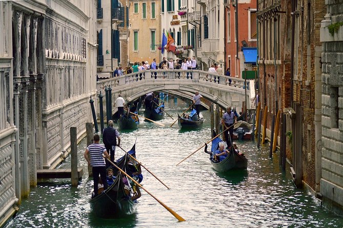 Private Gondola Serenade with Music - What happens on the 30-minute route