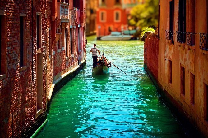 Private Gondola Serenade with Music - What the musicians are like on board