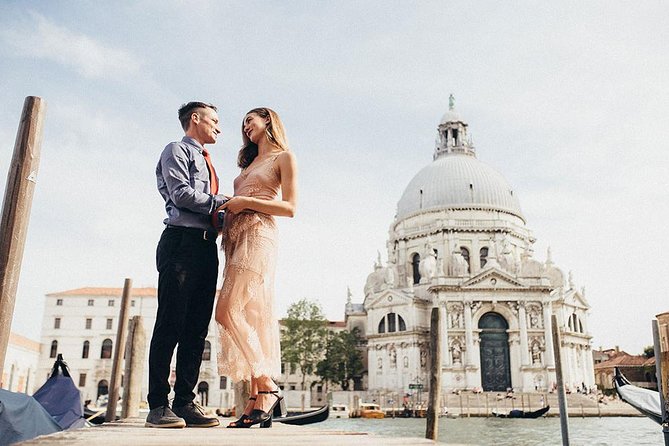 Private Photo Shoot in Venice with Gondola Ride Included - Enzo’s approach to posing and local routes