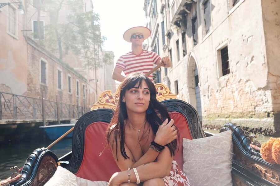 Private Photoshoot of Your Gondola Ride in Venice - Key points at a glance