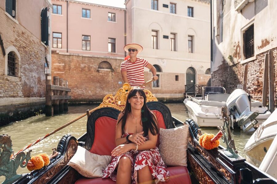 Private Photoshoot of Your Gondola Ride in Venice - Starting beside Chiesa di San Zaccaria
