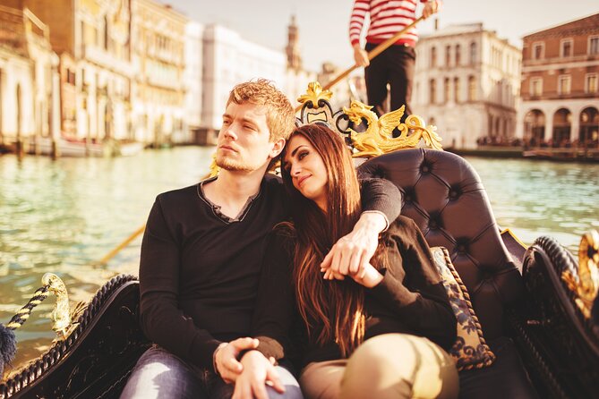 Private Photoshoot on Personal Gondola in Venice - Why a Venice photoshoot works better than ordinary snapshots