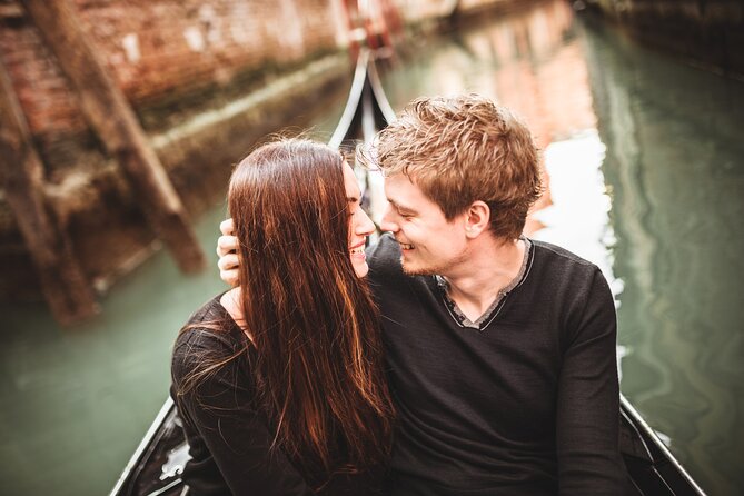 Private Photoshoot on Personal Gondola in Venice - Thirty minutes aboard a gondola