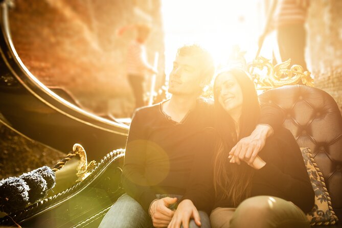 Private Photoshoot on Personal Gondola in Venice - How the posing and photography work