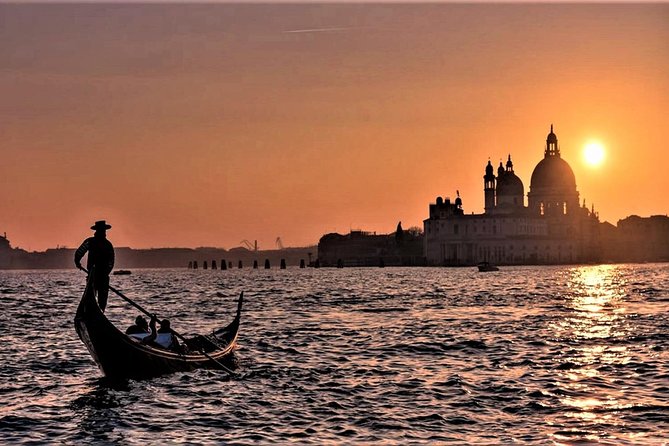 Private Tour: Venice Gondola Ride with Serenade - Palazzo Barbarigo and Murano glass