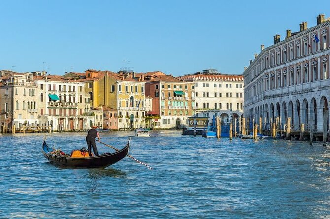 Private Venice Tours with Gondola - Tailor-Made: Choice of Guest! - Crossing the Rialto Bridge
