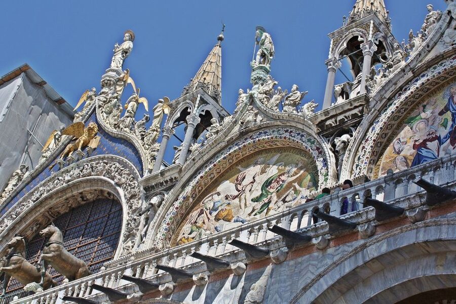 Private Venice Walking Tour and Gondola Ride - What the 30-minute gondola ride adds